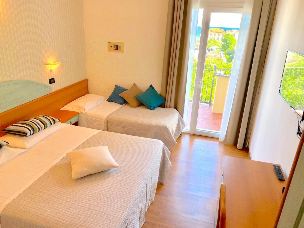 Hotel President Cattolica Exterior photo