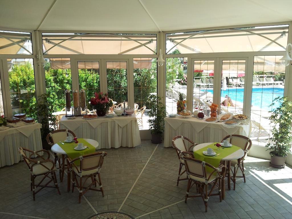 Hotel President Cattolica Exterior photo
